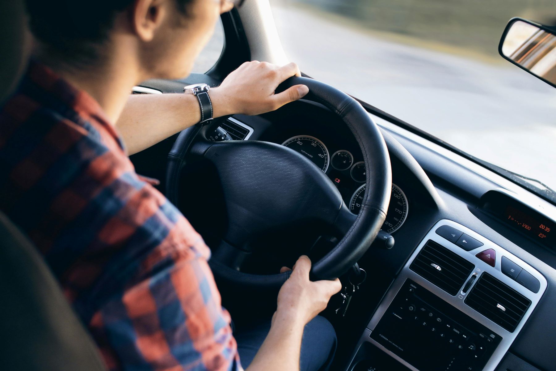 Używane hatchbacki dla młodych kierowców - najlepsze opcje